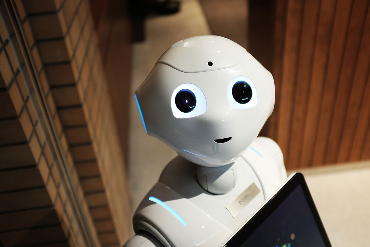 Fusce tempor mattis rutrum White robot